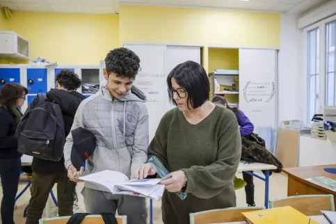 IES Vitagliano - Aide aux devoirs en classe avec Kais et Lydia Benniche AESH
