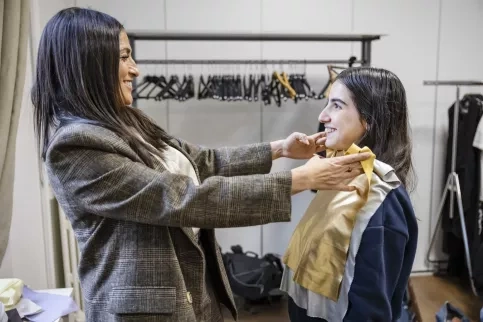 SKOLA Hôtellerie au Cloître, atelier Image de soi conseils sur la colorimétrie avec Dalila Ikene (consultante en image et intervenante) et Roxane