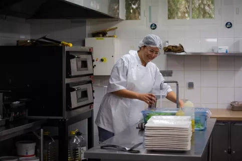 Restaurant d'insertion "Le Mas du Calme" à Grasse - en cuisine