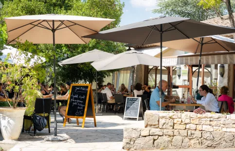 Terrasse du Restaurant le mas du calme