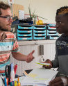 Antoine, éducateur, avec Gift, au DAEOMIE des établissements sociaux Saint-Martin (72) JP Pouteau / Apprentis d'Auteuil