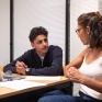 Mohamed, nouvellement entré à Boost insertion Perpignan, en entretien avec Marina Veeran, conseillère emploi, formation insertion, discute des métiers qu'il aimerait explorer.